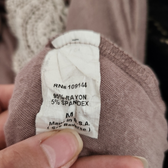 JENNA & JESSIE Long crochet dust pink shirt - Picture 5 of 6